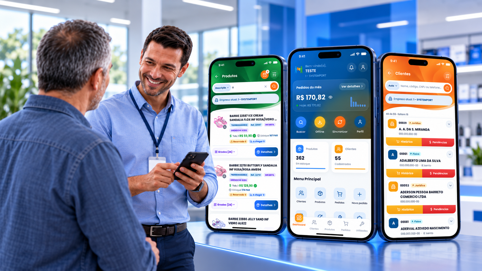 Vendedor atendendo um cliente com as telas do System Commerce Mobile integradas